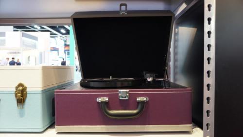 Suitcase turntable