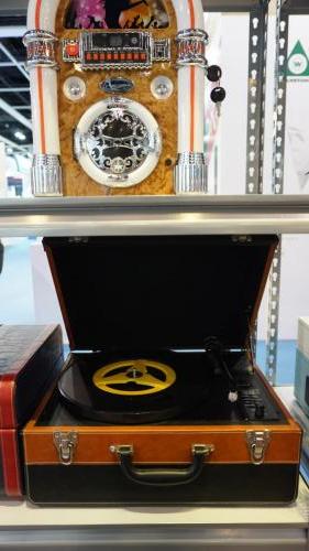 Suitcase turntable