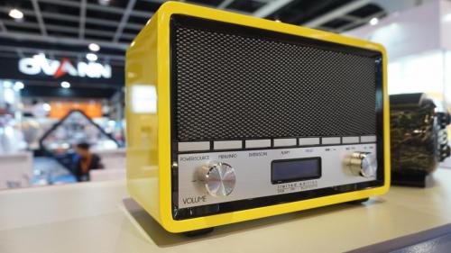 Retro radio